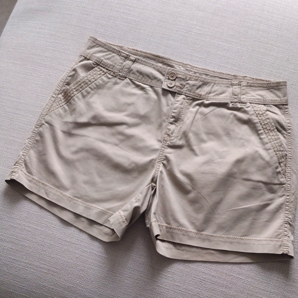 Maurices Soft Khaki Shorts. Size 13/14. New no tag.